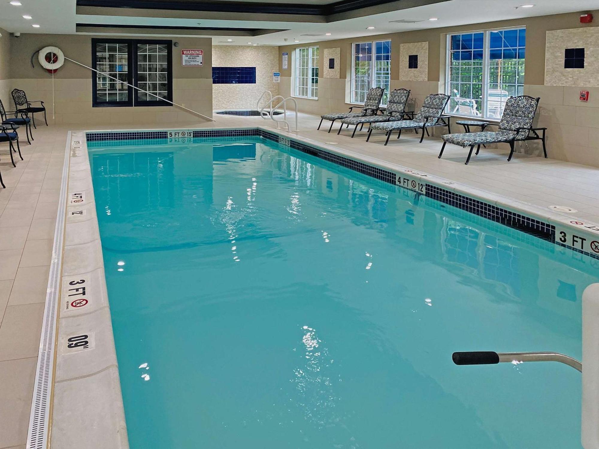 Comfort Inn & Suites Sturbridge-Brimfield Zewnętrze zdjęcie